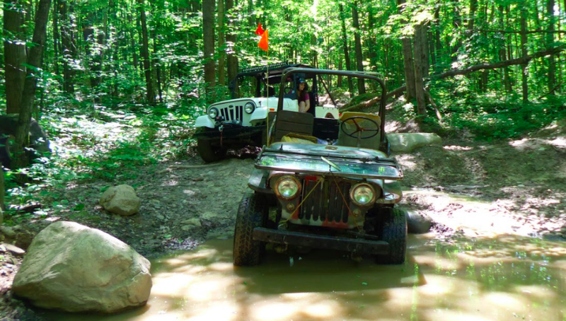 Illustration for article titled Here's How The Mahindra Roxor Compares To A 1948 Willys CJ-2A Jeep Off-Road